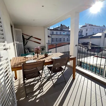 Beautiful 3 Bedrooms In Apartment