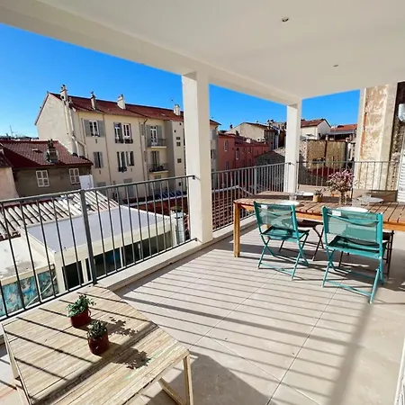 Beautiful 3 Bedrooms In *