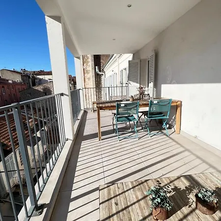 Apartment Beautiful 3 Bedrooms In *