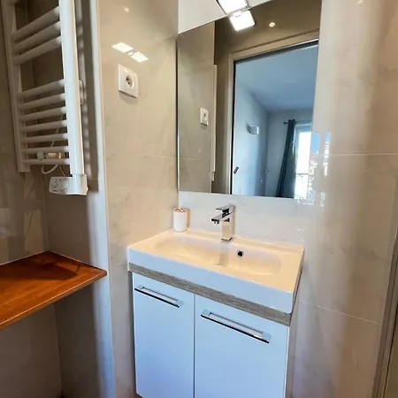Apartment Beautiful 3 Bedrooms In *