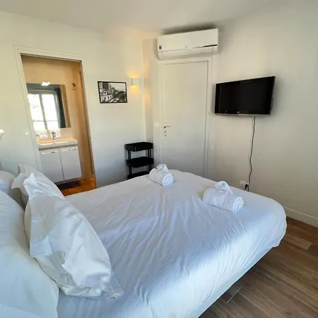 Beautiful 3 Bedrooms In Apartment *