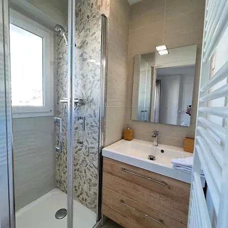 Apartment Beautiful 3 Bedrooms In *
