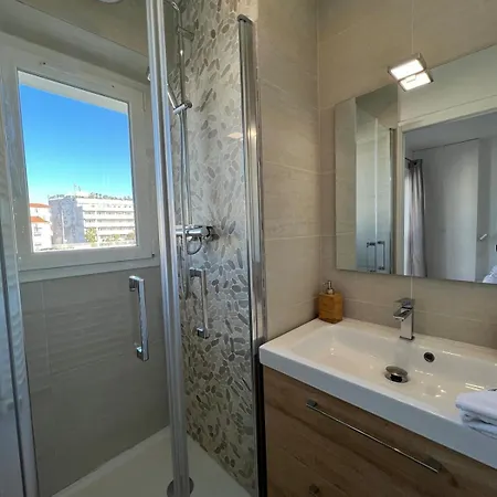 Beautiful 3 Bedrooms In Apartment