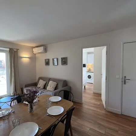 Beautiful 3 Bedrooms In Apartment *
